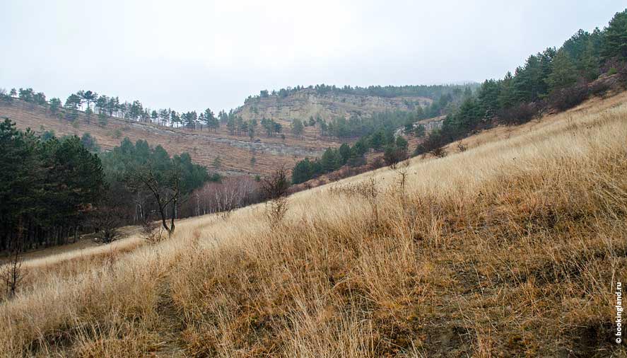 Склон горы кольцо осенью